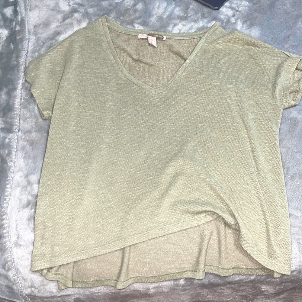 V-neck flowy short sleeve T-shirt